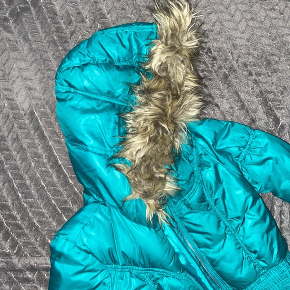 Lightweight puffer coat with fur - Picture 4 of 4